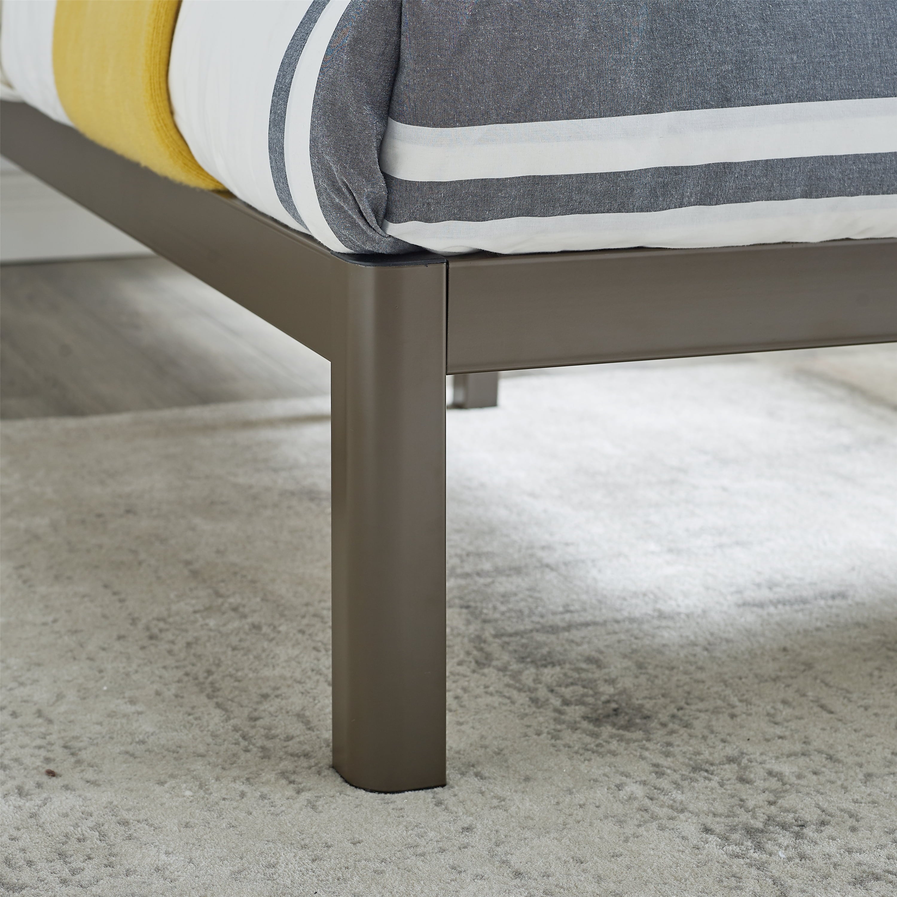 Queen Wood Slat Metal Platform Bed Frame E5474