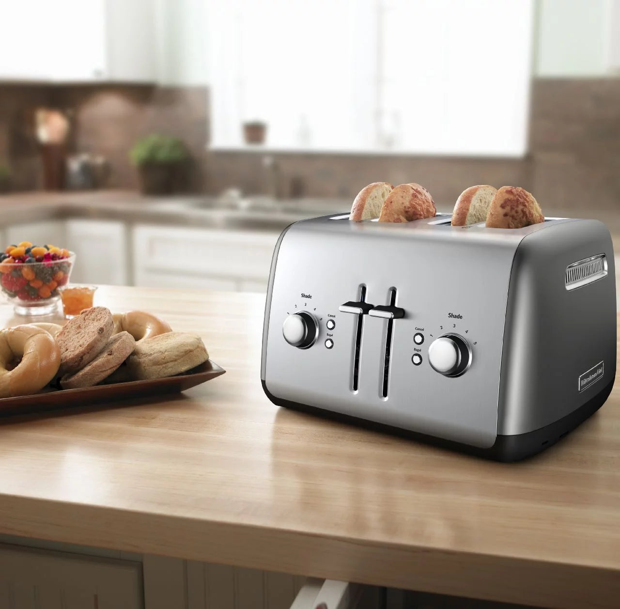 Brushed Stainless Steel 4-Slice Toaster with Manual High-Lift Lever F953