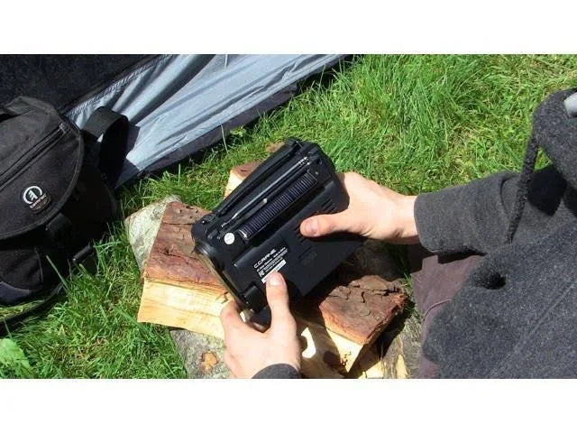 Solar Observer Emergency Portable Radio with Crank Flashlight I3246