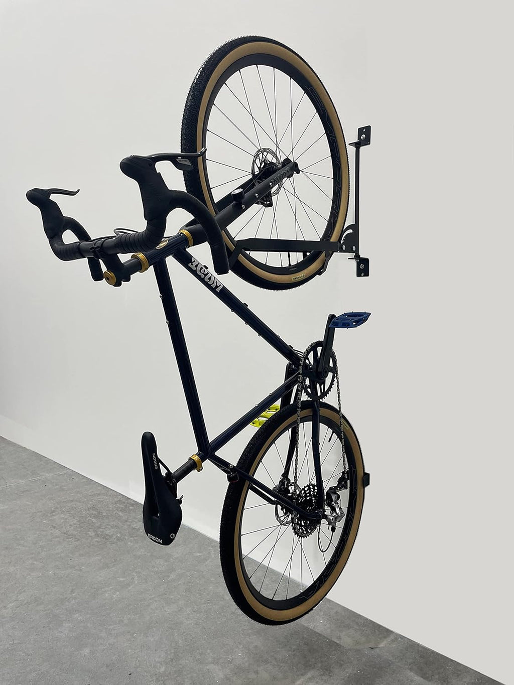 Wall Mounted Vertical Bicycle Rack O9099