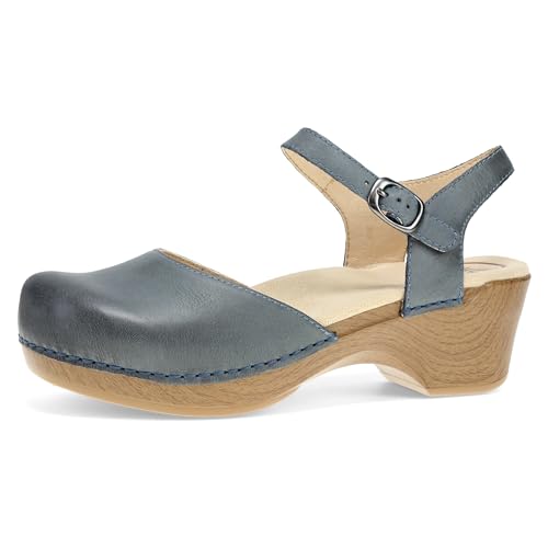 Closed-Toe Sandal with Arch Support J777