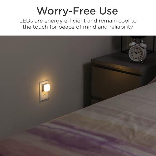 Mini Square LED Night Light, Plug-in, Dusk to Dawn Sensor, 4 Pack L265698