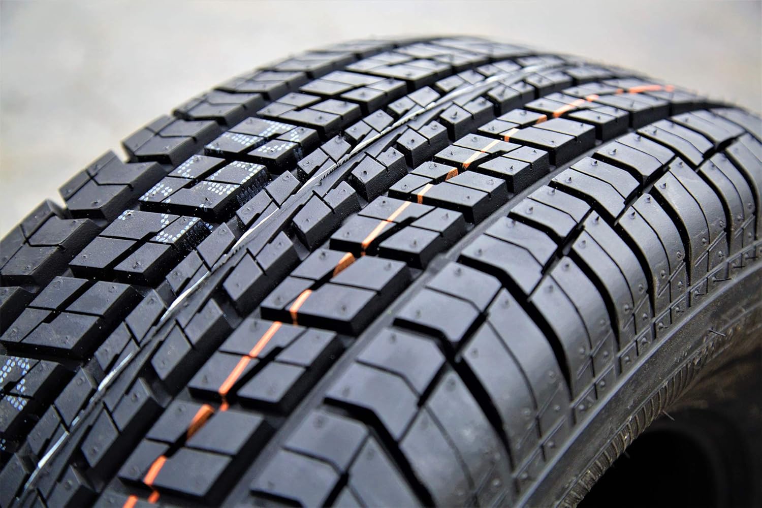 255/60R15 102S Performance All Season Tire B4008